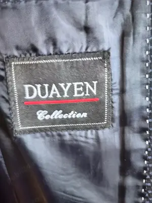 Vând urgent sacou purtat foarte puțin.