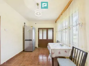 Casă cu teren de 4707 mp în Hălmăgel, județul Arad