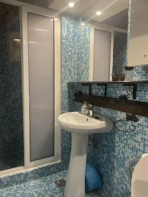 B-dul Republicii,linga Palatul Justitie,4 camere dec, et.1,2 bai,balcon mare,garaj sub bloc,500 euro - imagine 4 B-dul Republicii,linga Palatul Justitie,4 camere dec, et.1,2 bai,balcon mare,garaj sub bloc,500 euro - imagine 4