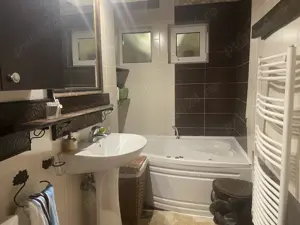 B-dul Republicii,linga Palatul Justitie,4 camere dec, et.1,2 bai,balcon mare,garaj sub bloc,500 euro - imagine 7 B-dul Republicii,linga Palatul Justitie,4 camere dec, et.1,2 bai,balcon mare,garaj sub bloc,500 euro - imagine 7