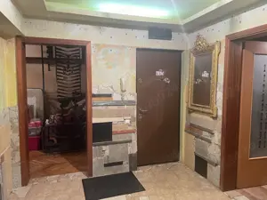 B-dul Republicii,linga Palatul Justitie,4 camere dec, et.1,2 bai,balcon mare,garaj sub bloc,500 euro - imagine 6 B-dul Republicii,linga Palatul Justitie,4 camere dec, et.1,2 bai,balcon mare,garaj sub bloc,500 euro - imagine 6