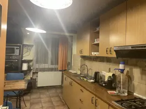 B-dul Republicii,linga Palatul Justitie,4 camere dec, et.1,2 bai,balcon mare,garaj sub bloc,500 euro - imagine 5 B-dul Republicii,linga Palatul Justitie,4 camere dec, et.1,2 bai,balcon mare,garaj sub bloc,500 euro - imagine 5