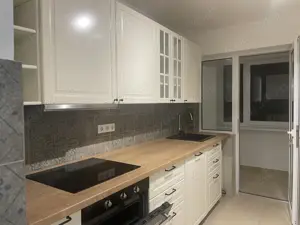 B-dul Republicii, 3 camere decom,2 bai,etaj 1,camere mobilate si utilate partial ,500 euro