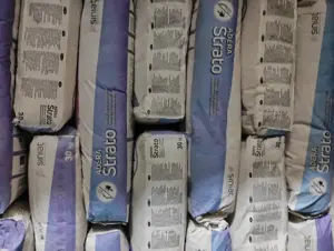 Vand 3 geamuri termopan marou aproape noi ..și 46 saci finisaj interior exterior la 30 kg sac 15 lei