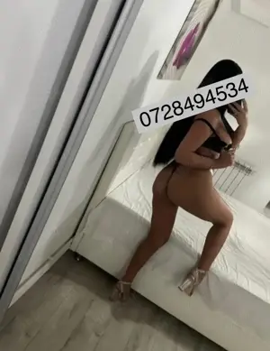 Brunetă reală  - imagine 5