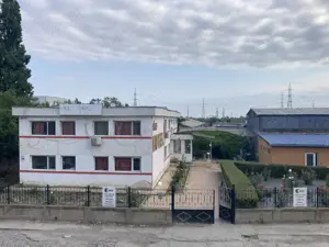 Închiriem spațiu cazare muncitori ,18 camere , posibilitate cazare 50-60 pers - imagine 2