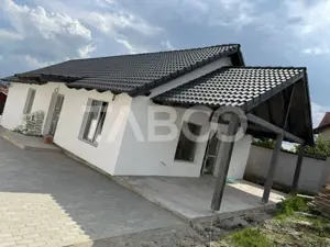 Casa individuala cu 4 camere pe un singur nivel in Sura Mica