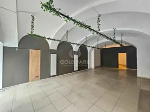 : : Spatiu cu PRELUARE CHIRIASI- Trafic INTENS/Vitrina la Strada : :