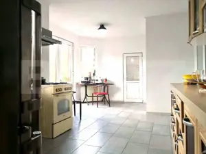 Casa spațioasă cu 6 camere și 3 băi - confort și intimitate - imagine 13