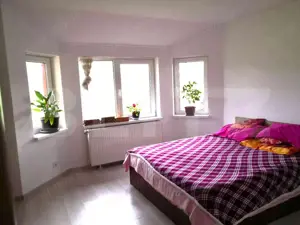 Casa spațioasă cu 6 camere și 3 băi - confort și intimitate - imagine 9