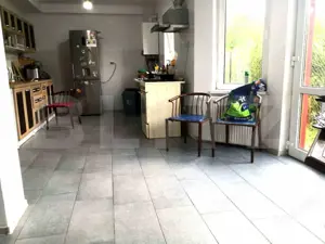 Casa spațioasă cu 6 camere și 3 băi - confort și intimitate - imagine 12