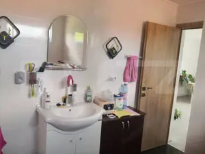 Casa spațioasă cu 6 camere și 3 băi - confort și intimitate - imagine 15