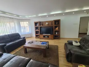 Casa superba in Corunca (potrivita si pentru pensiune)