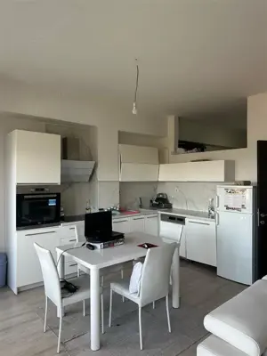 Garsoniera de inchiriat in zona 1 Mai