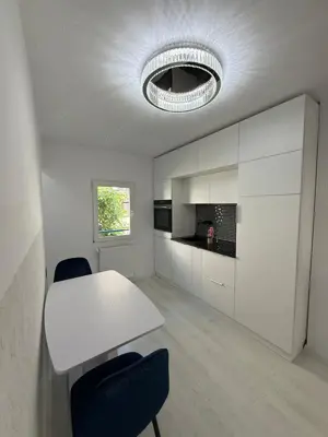 Apartament 2 camere,decomandat,zona Ultracentrala - imagine 7
