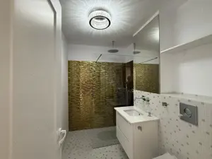 Apartament 2 camere,decomandat,zona Ultracentrala - imagine 8