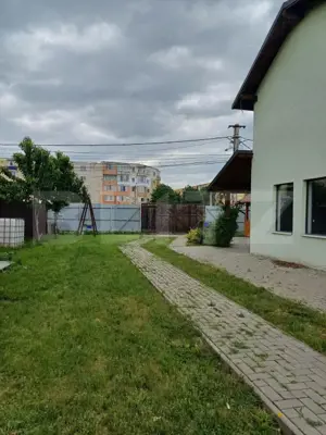 Casa cu spatiu comercial, in zona Poiana - imagine 4