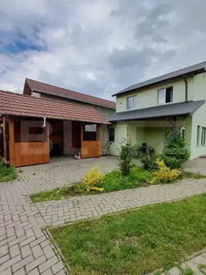 Casa cu spatiu comercial, in zona Poiana