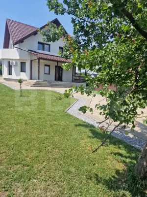 Casă individuală, 200 mp, 9 Ari teren, zona Ipotești