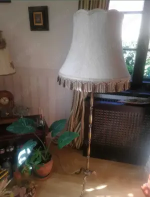 Vând veioza 1.60 cm cu picior