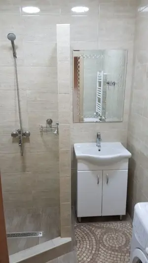 Inchiriez apartament cu o camera in zona Complex Studentesc