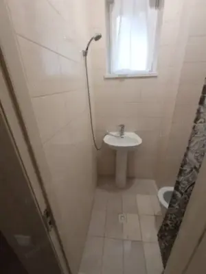 De inchiriat garsoniera in zona Dambovita - imagine 3