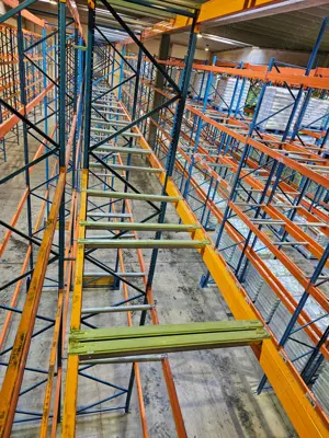 Suporturi metalice pentru paleți   5  buc   stoc disponibil