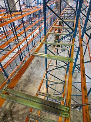 Suporturi metalice pentru paleți   5  buc   stoc disponibil - imagine 3