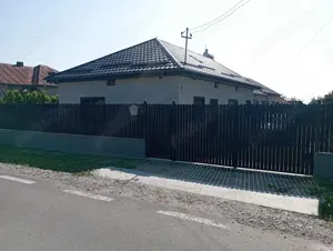 Vând urgent casă în com Cezieni jud Olt  - imagine 9