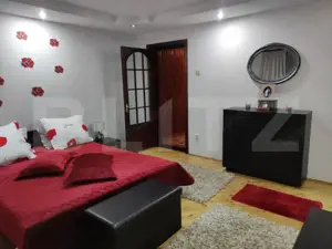 Apartament de vânzare, 3 camere, 80 mp, decomandat, zona Zamca - imagine 3