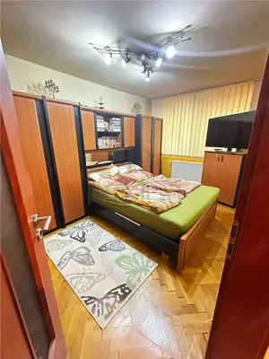 CIRCUMVALATIUNII - ETAJ 1 - BLOC IZOLAT - 4 camere - 2 bai - debara - decomandat - centrala proprie 