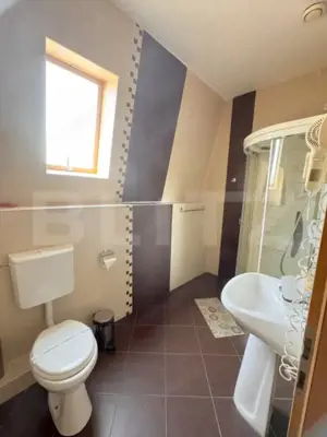 Cladire multifunctionala, pensiune plus casa,  parcari private - imagine 16