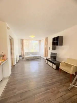 Cladire multifunctionala, pensiune plus casa,  parcari private - imagine 6