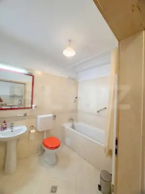 Cladire multifunctionala, pensiune plus casa,  parcari private - imagine 8