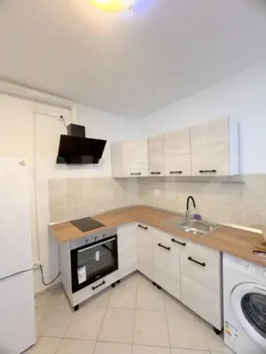 Cladire multifunctionala, pensiune plus casa,  parcari private - imagine 9