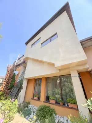 Cladire multifunctionala, pensiune plus casa,  parcari private