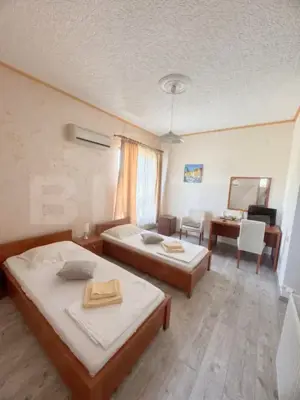 Cladire multifunctionala, pensiune plus casa,  parcari private - imagine 17