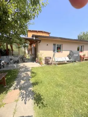 Cladire multifunctionala, pensiune plus casa,  parcari private - imagine 3