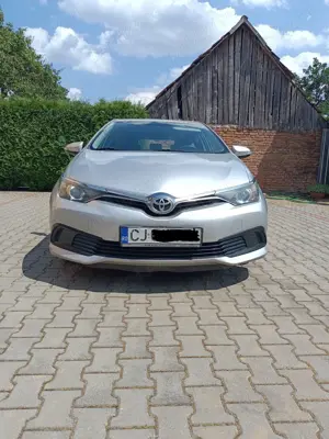 Toyota Auris an 2016 euro 6  - imagine 2 Toyota Auris an 2016 euro 6  - imagine 2