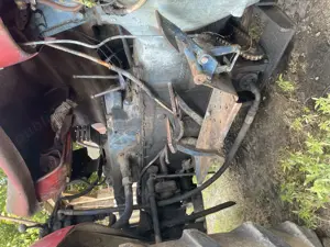 Vând tractor defect 
