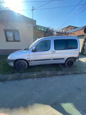 Dezmembrez Citroen Berlingo 2003 - imagine 2
