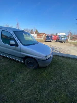 Dezmembrez Citroen Berlingo 2003 - imagine 5