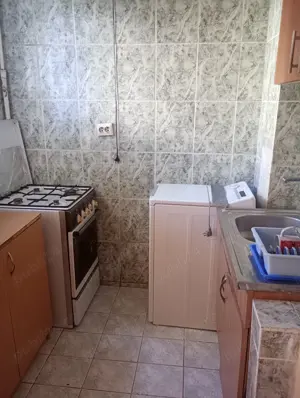 Închiriez apartament cu 1 cameta