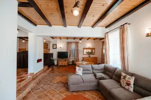 Vilă cu 6 camere, teren de 1000mp, într-un resort montan privat - imagine 3