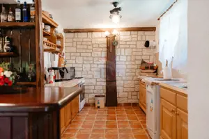 Vilă cu 6 camere, teren de 1000mp, într-un resort montan privat - imagine 4