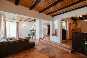 Vilă cu 6 camere, teren de 1000mp, într-un resort montan privat - imagine 8