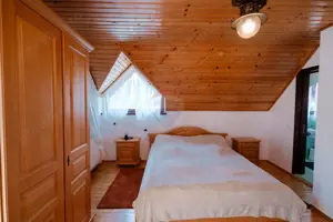 Vilă cu 6 camere, teren de 1000mp, într-un resort montan privat - imagine 16