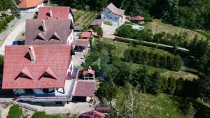 Vilă cu 6 camere, teren de 1000mp, într-un resort montan privat - imagine 15