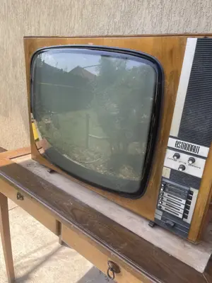 Televizor Vechi pe ASTRONAUT