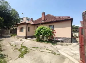 Casa  83 mp Teren 579 mp Zona Florilor